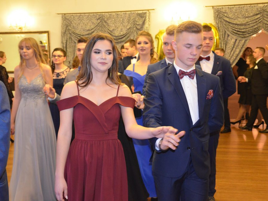 Studniówka II LO w sali Telimena [zdjęcia]