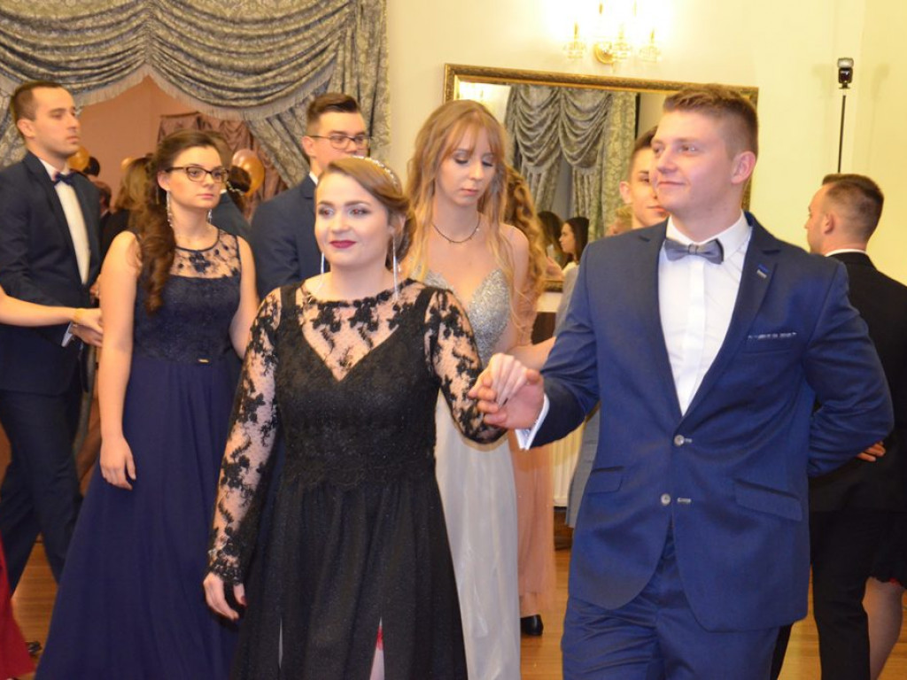 Studniówka II LO w sali Telimena [zdjęcia]