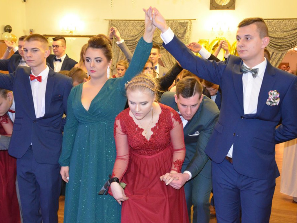 Studniówka II LO w sali Telimena [zdjęcia]