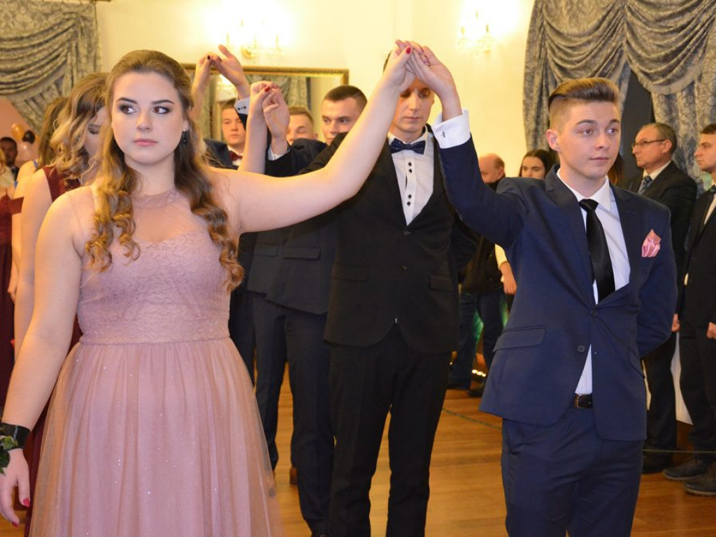 Studniówka II LO w sali Telimena [zdjęcia]