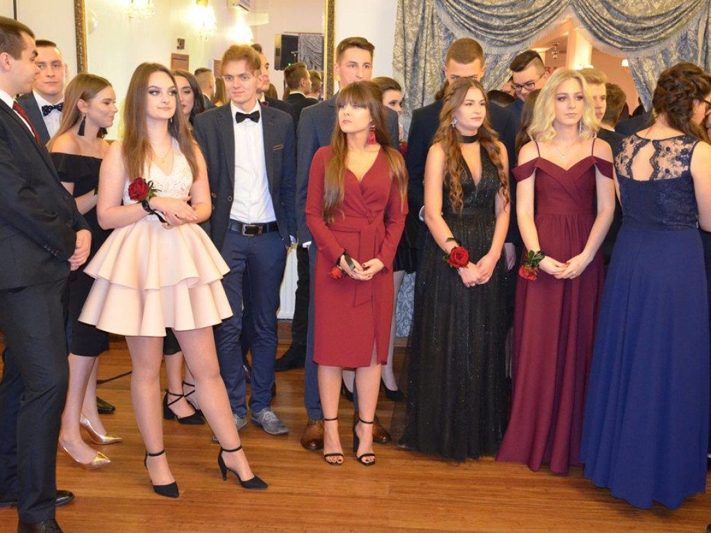 Studniówka II LO w sali Telimena [zdjęcia]
