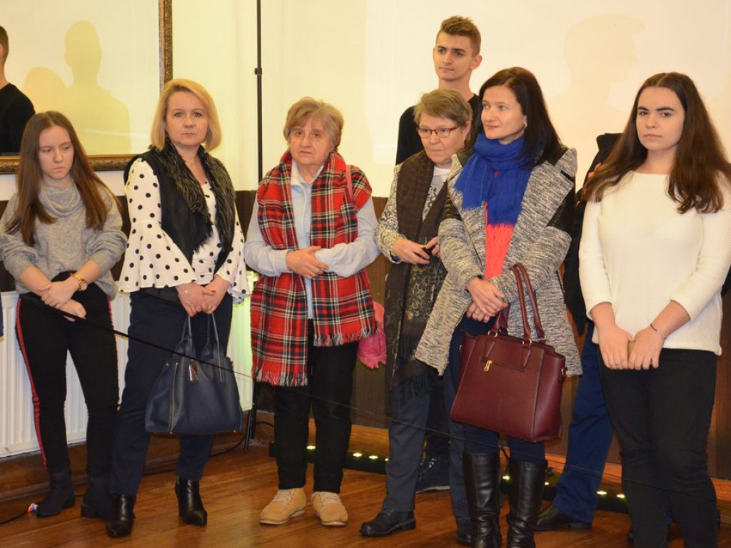 Studniówka II LO w sali Telimena [zdjęcia]