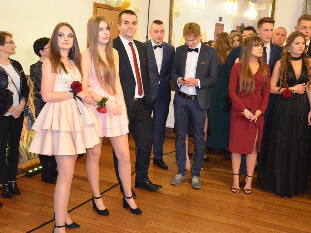 Studniówka II LO w sali Telimena [zdjęcia]