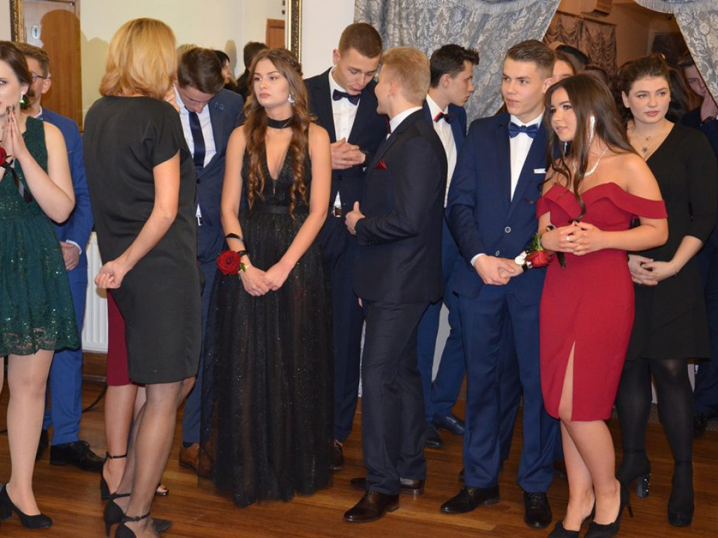 Studniówka II LO w sali Telimena [zdjęcia]