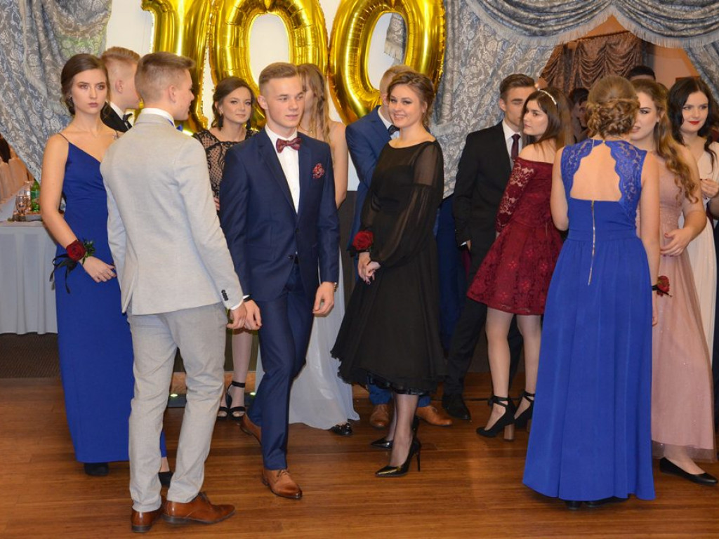 Studniówka II LO w sali Telimena [zdjęcia]