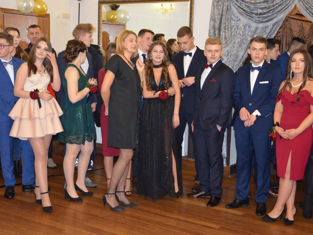 Studniówka II LO w sali Telimena [zdjęcia]