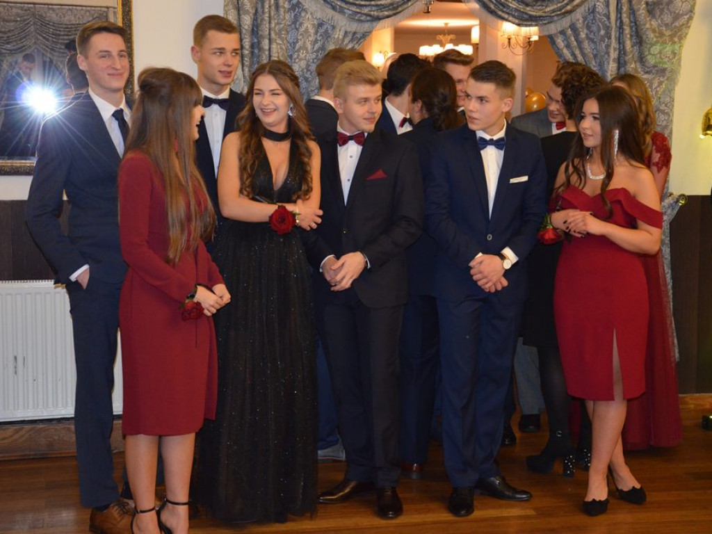 Studniówka II LO w sali Telimena [zdjęcia]