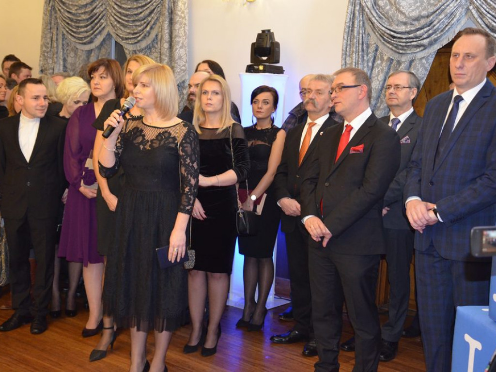 Studniówka II LO w sali Telimena [zdjęcia]