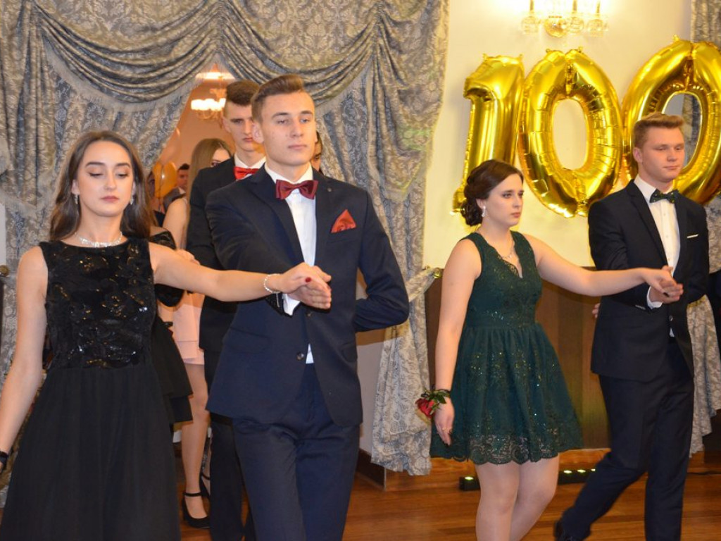 Studniówka II LO w sali Telimena [zdjęcia]