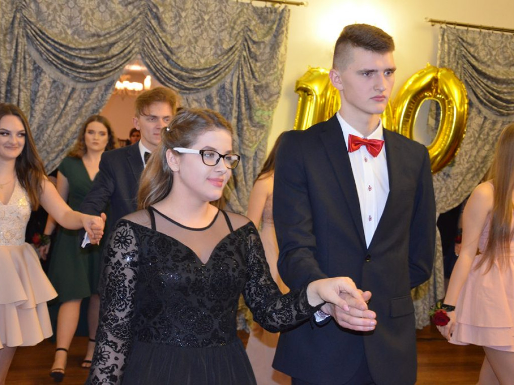Studniówka II LO w sali Telimena [zdjęcia]