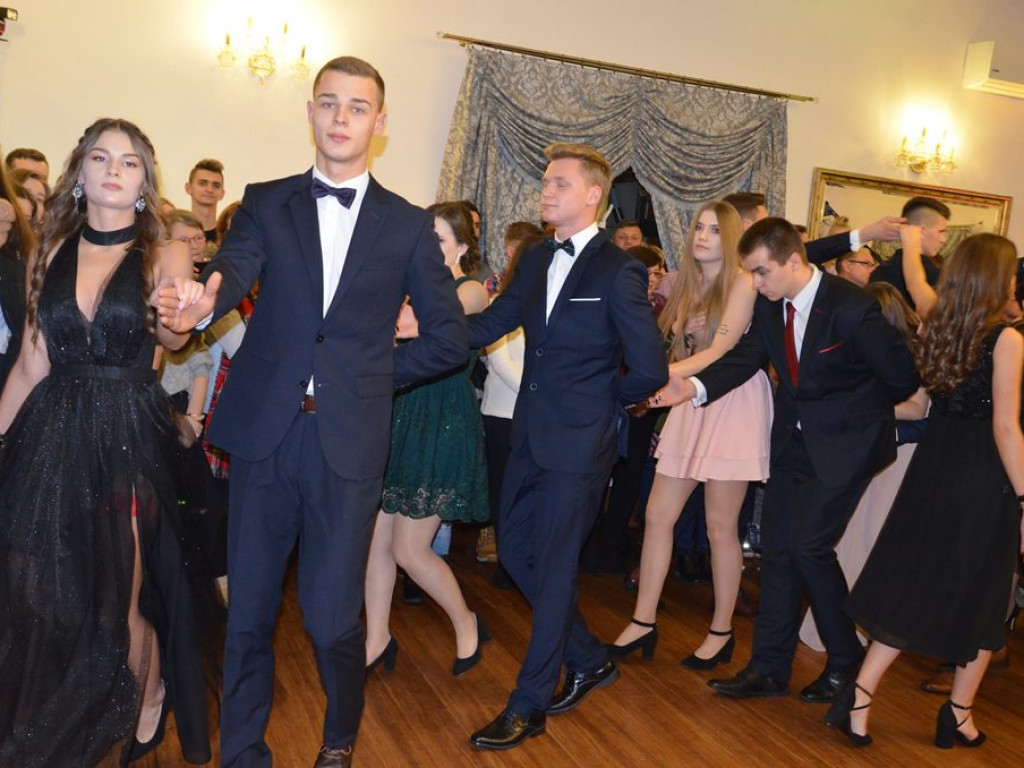 Studniówka II LO w sali Telimena [zdjęcia]