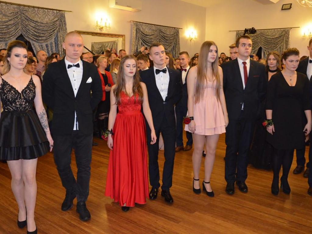 Studniówka II LO w sali Telimena [zdjęcia]