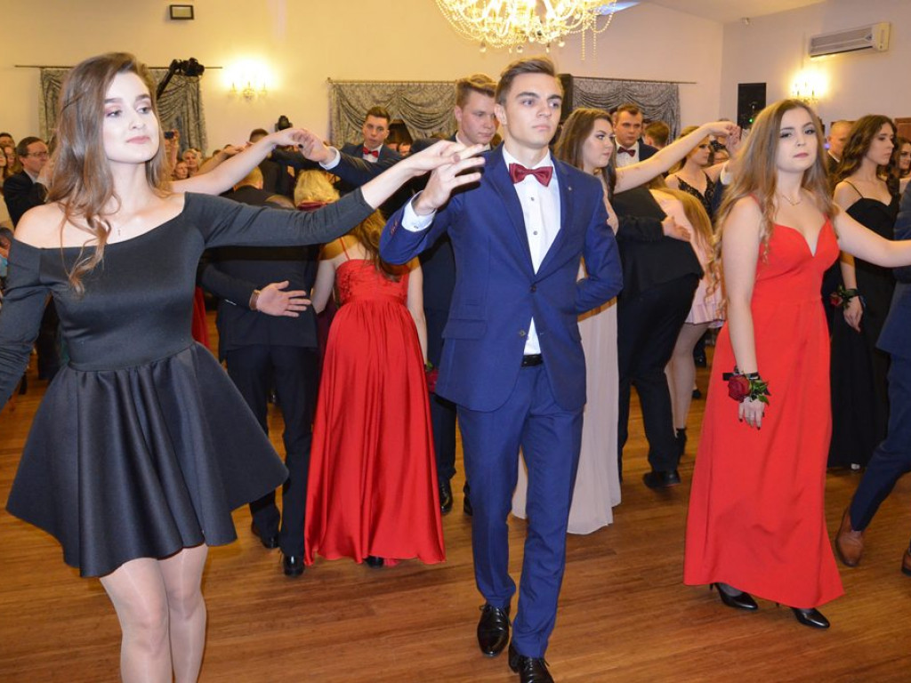 Studniówka II LO w sali Telimena [zdjęcia]