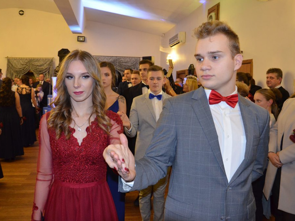 Studniówka II LO w sali Telimena [zdjęcia]