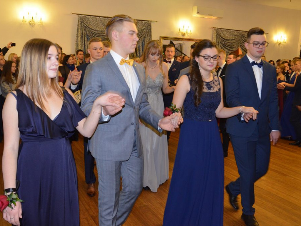 Studniówka II LO w sali Telimena [zdjęcia]