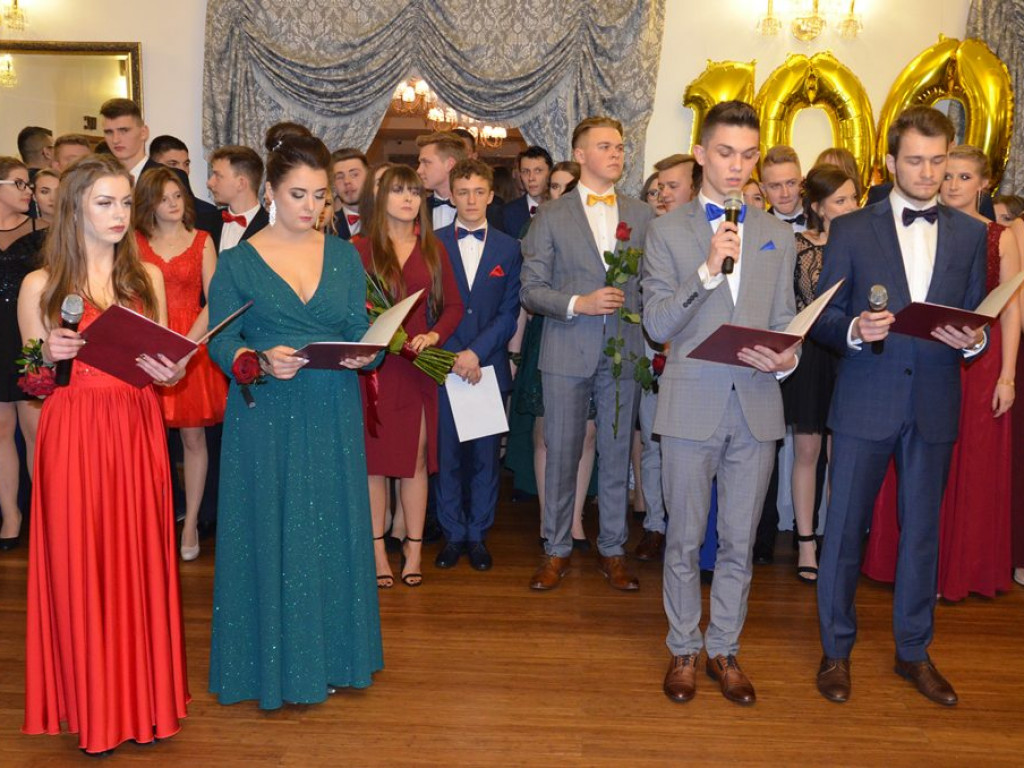 Studniówka II LO w sali Telimena [zdjęcia]