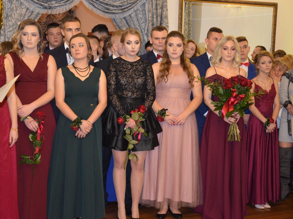 Studniówka II LO w sali Telimena [zdjęcia]