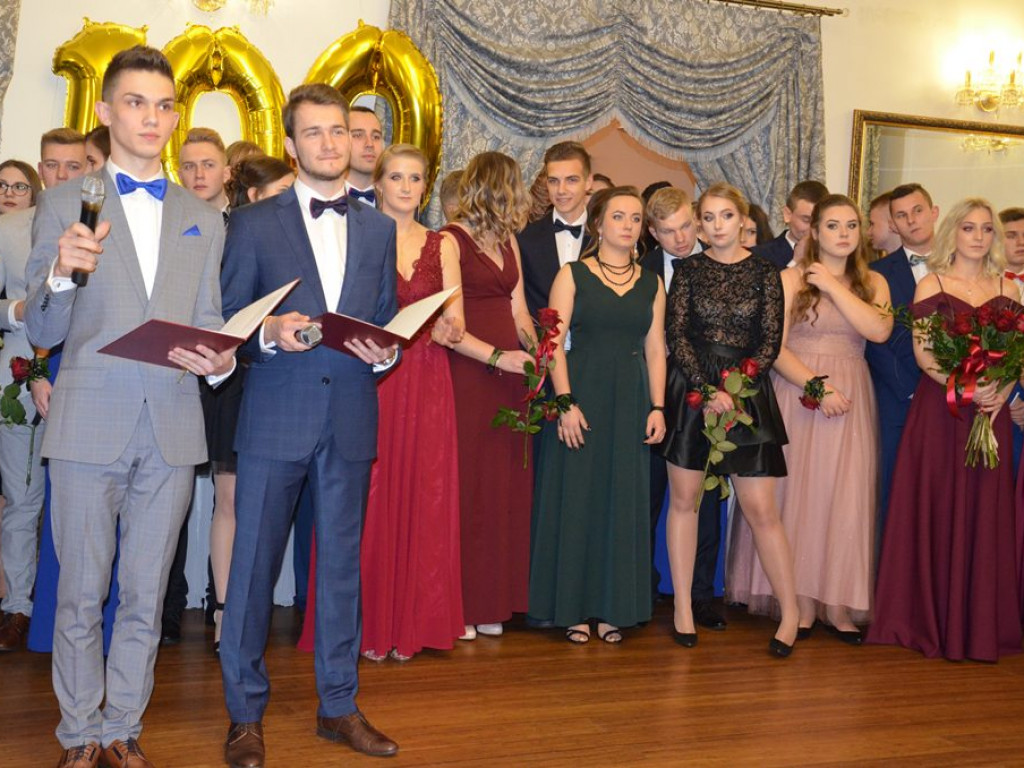 Studniówka II LO w sali Telimena [zdjęcia]