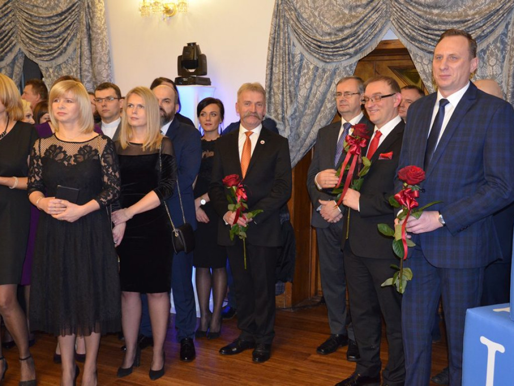 Studniówka II LO w sali Telimena [zdjęcia]