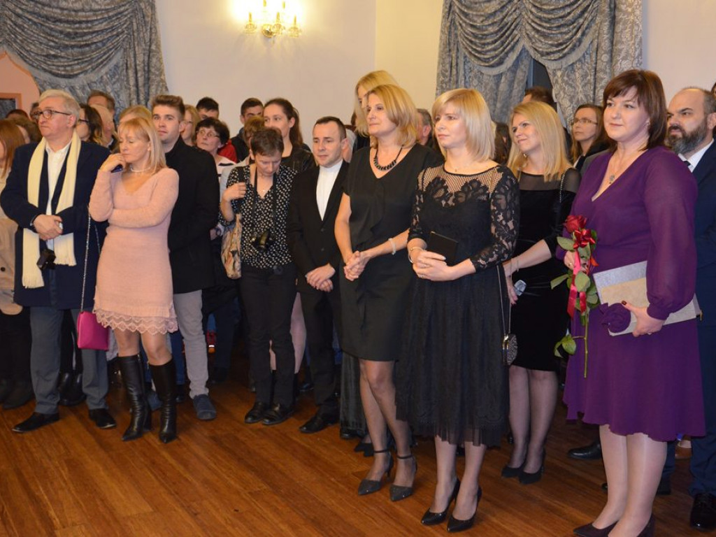 Studniówka II LO w sali Telimena [zdjęcia]