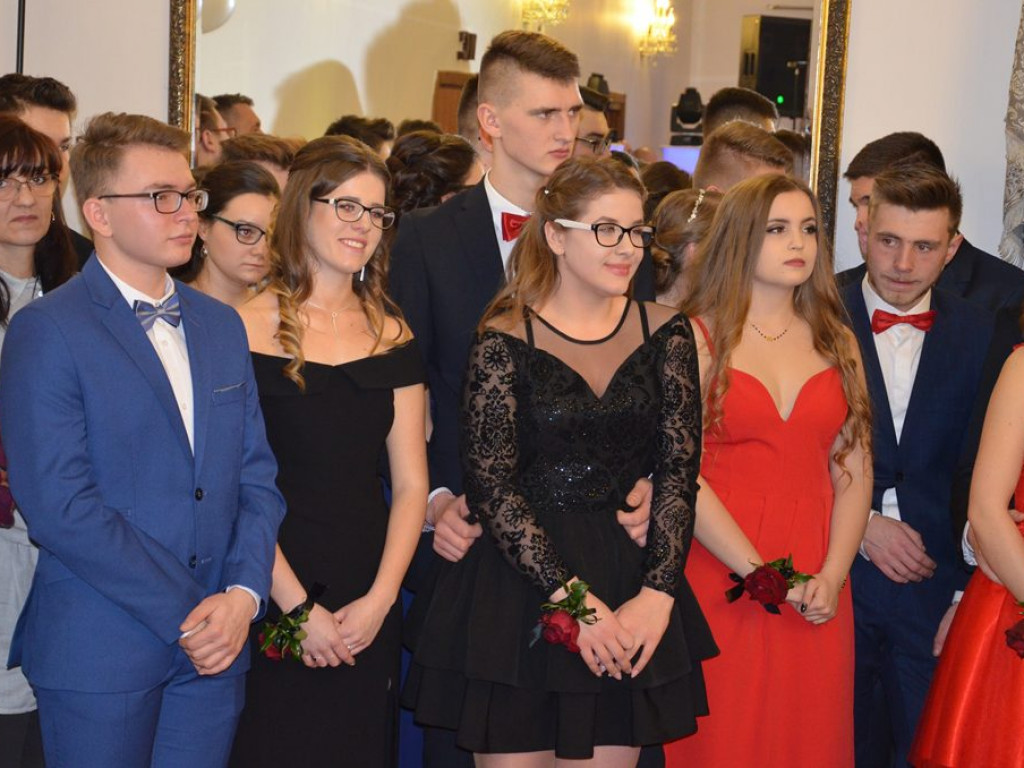 Studniówka II LO w sali Telimena [zdjęcia]
