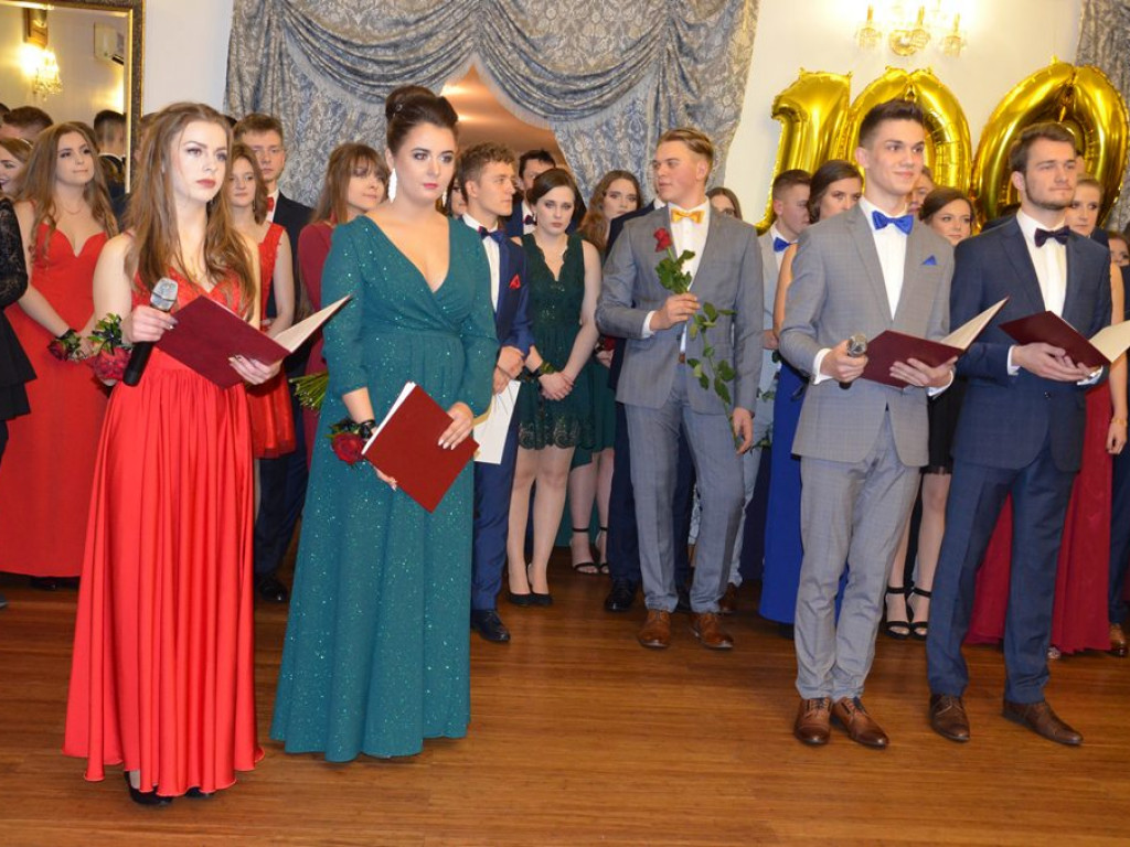 Studniówka II LO w sali Telimena [zdjęcia]