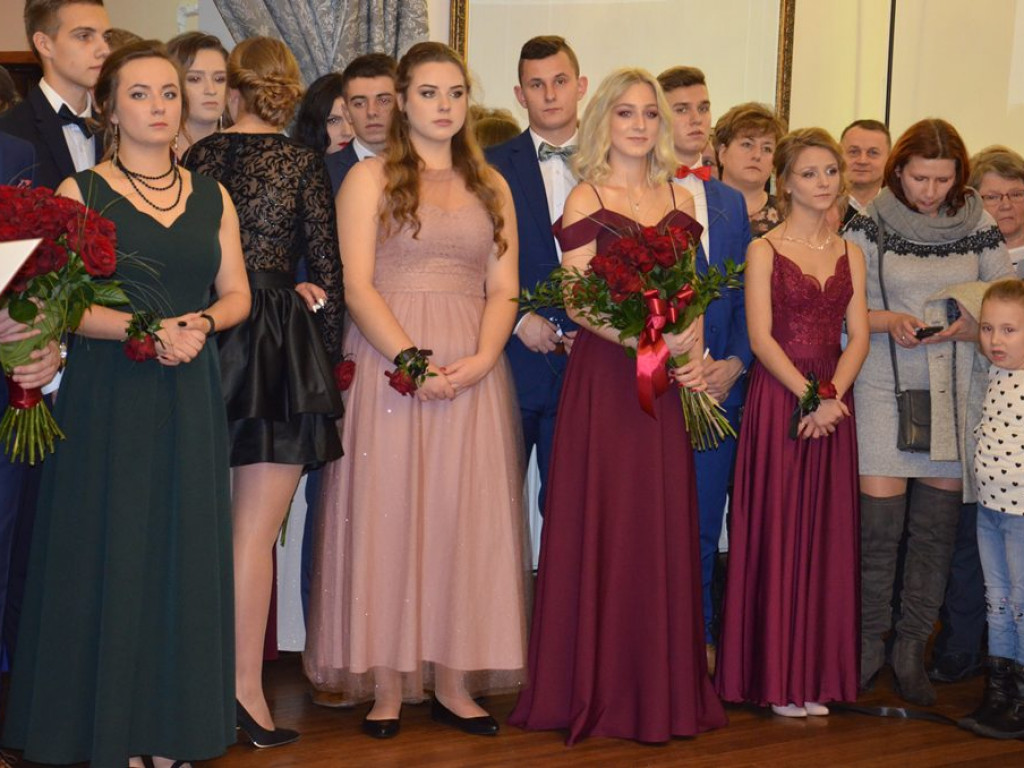 Studniówka II LO w sali Telimena [zdjęcia]
