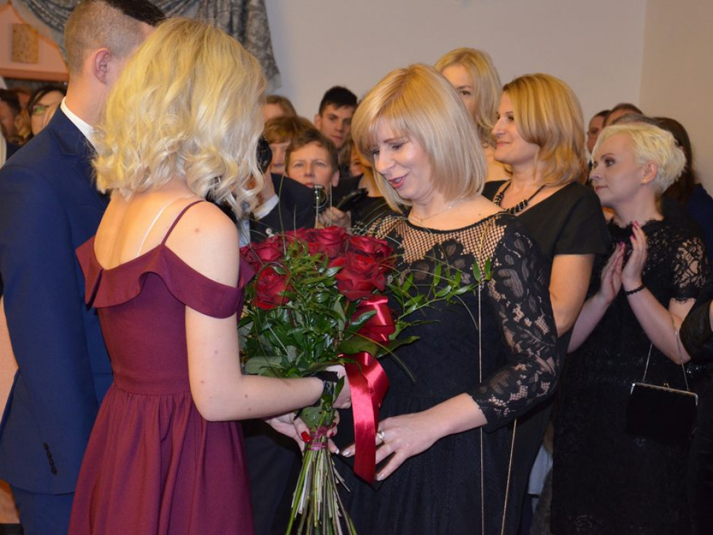 Studniówka II LO w sali Telimena [zdjęcia]