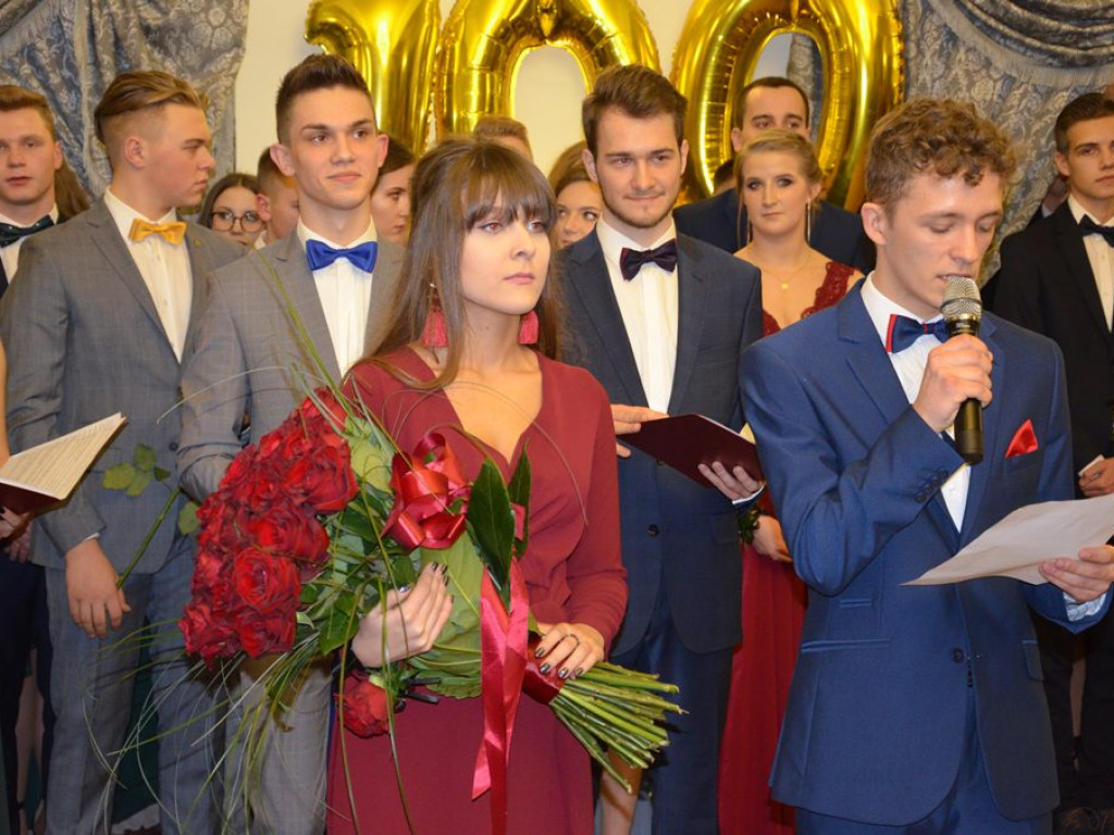 Studniówka II LO w sali Telimena [zdjęcia]