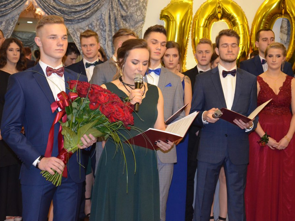 Studniówka II LO w sali Telimena [zdjęcia]