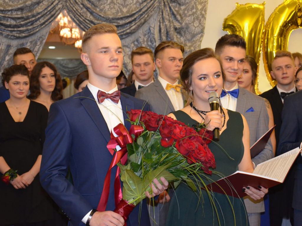 Studniówka II LO w sali Telimena [zdjęcia]