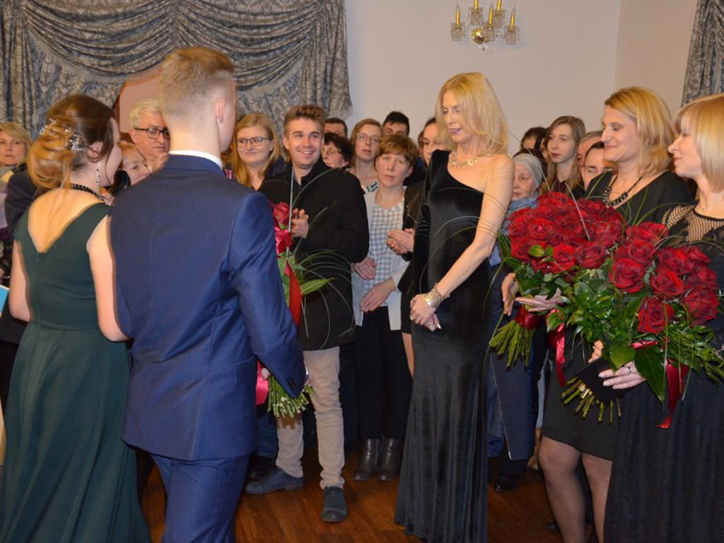 Studniówka II LO w sali Telimena [zdjęcia]