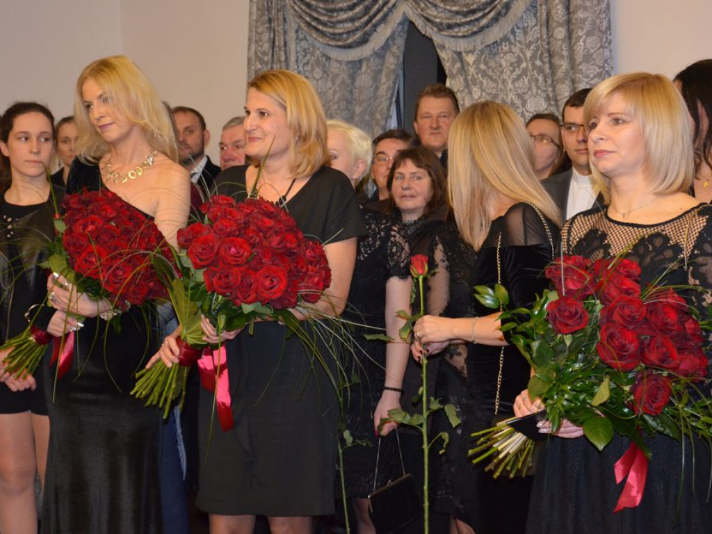 Studniówka II LO w sali Telimena [zdjęcia]