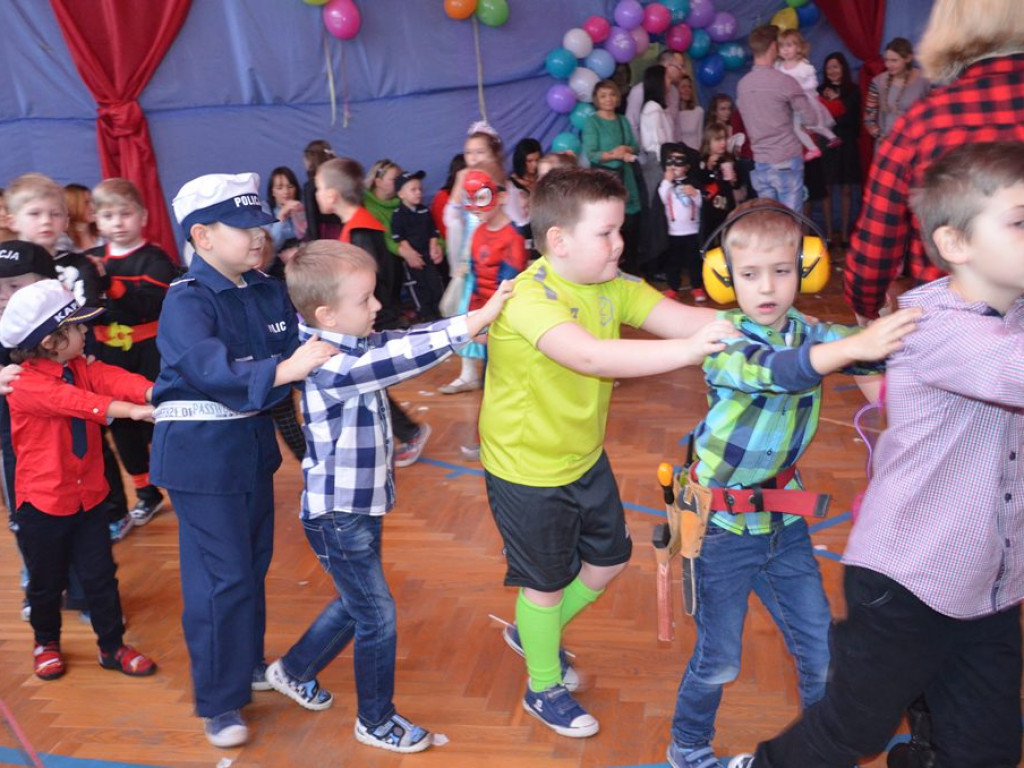 Sobota pod znakiem balów karnawałowych