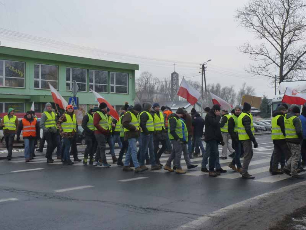 Rolnicy blokowali drogę krajową 92 w Bedlnie