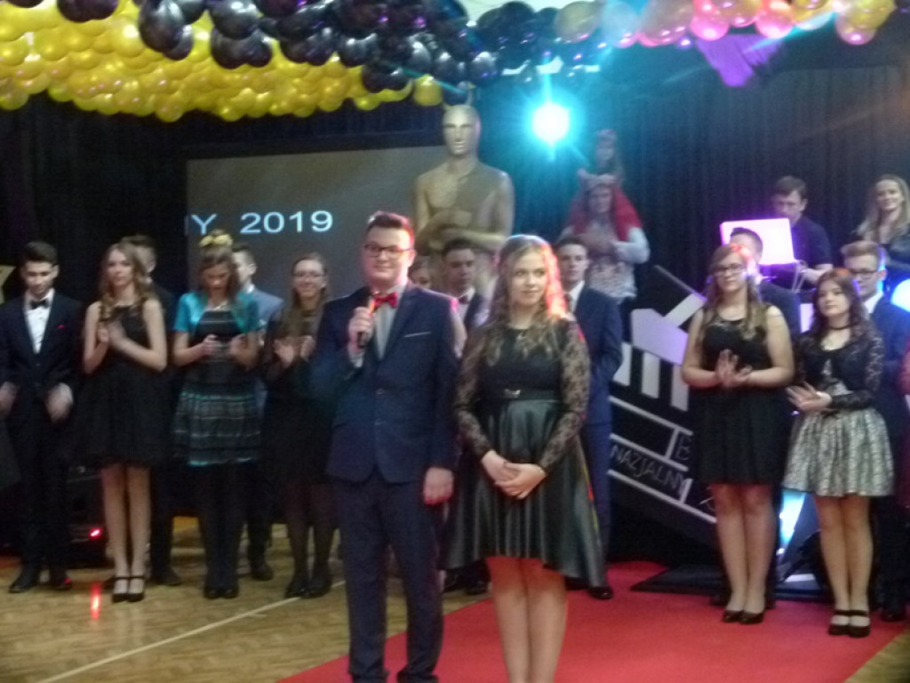 Głowno: Bal Gimnazjalny w ZSLG w hollywoodzkiej scenerii