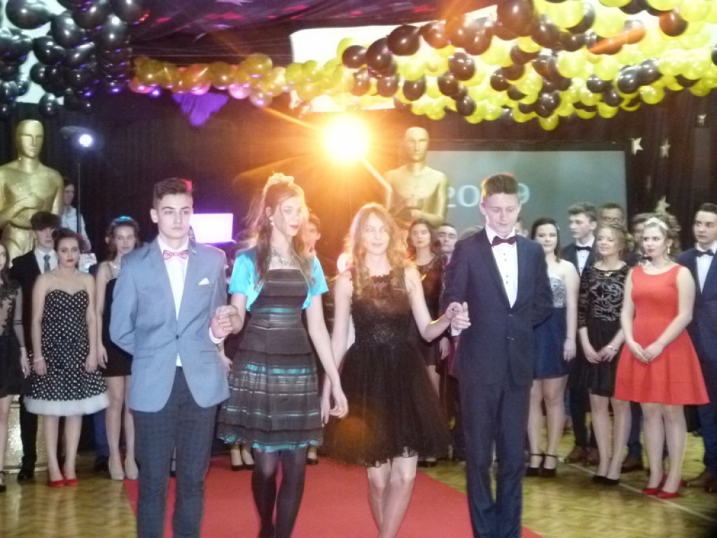 Głowno: Bal Gimnazjalny w ZSLG w hollywoodzkiej scenerii