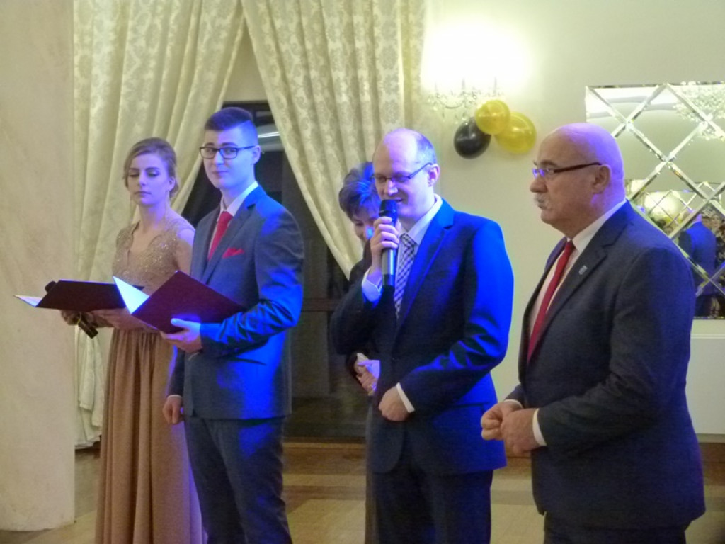 Studniówka maturzystów z ZS nr 1 w Bratoszewicach już trwa