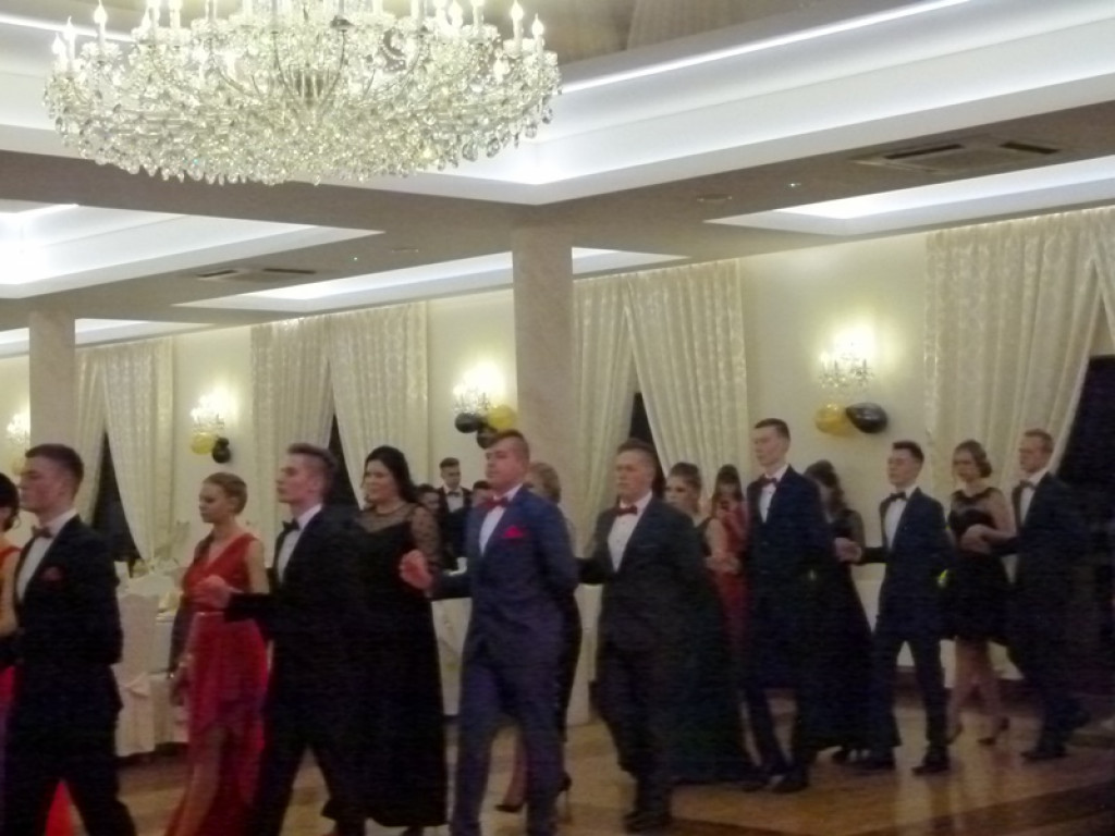 Studniówka maturzystów z ZS nr 1 w Bratoszewicach już trwa