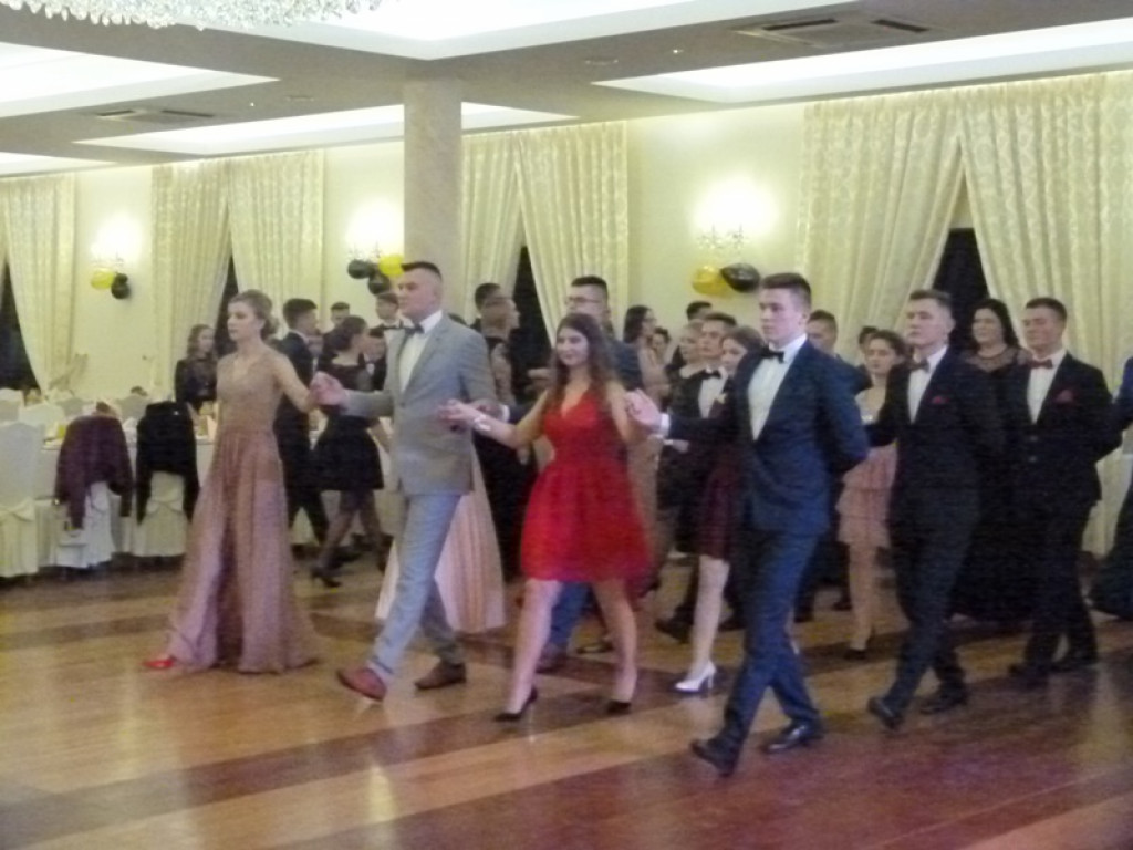 Studniówka maturzystów z ZS nr 1 w Bratoszewicach już trwa