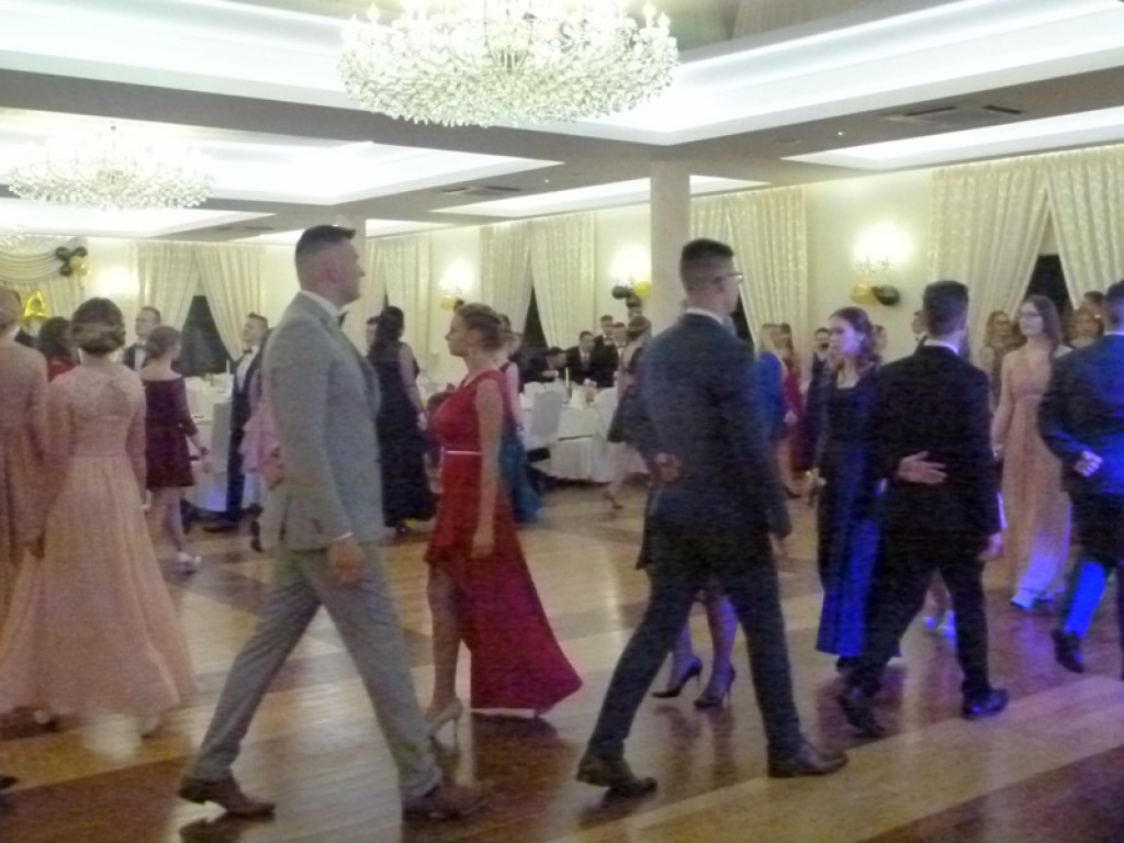 Studniówka maturzystów z ZS nr 1 w Bratoszewicach już trwa