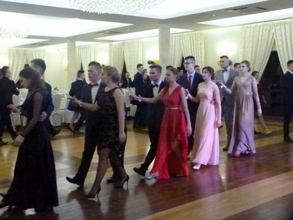 Studniówka maturzystów z ZS nr 1 w Bratoszewicach już trwa