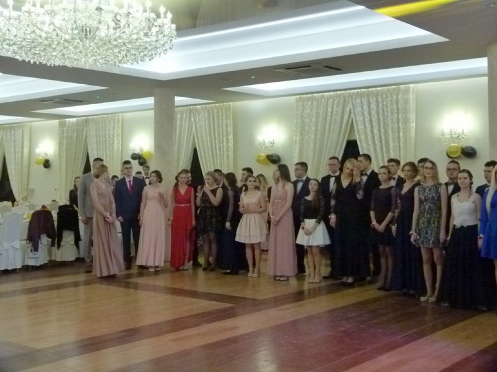 Studniówka maturzystów z ZS nr 1 w Bratoszewicach już trwa
