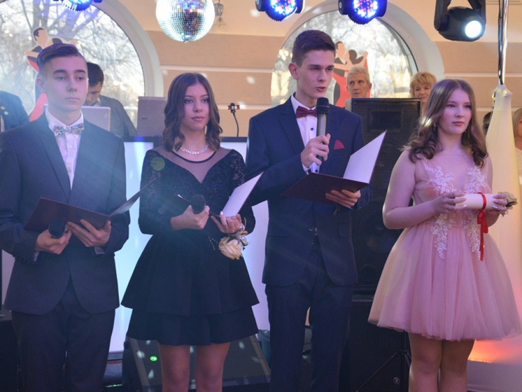 Bal ósmych klas z SP nr 2 w restauracji Szkiełka