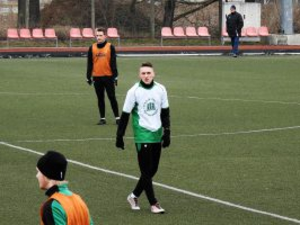 Wyrównana walka Pelikana z Orłem