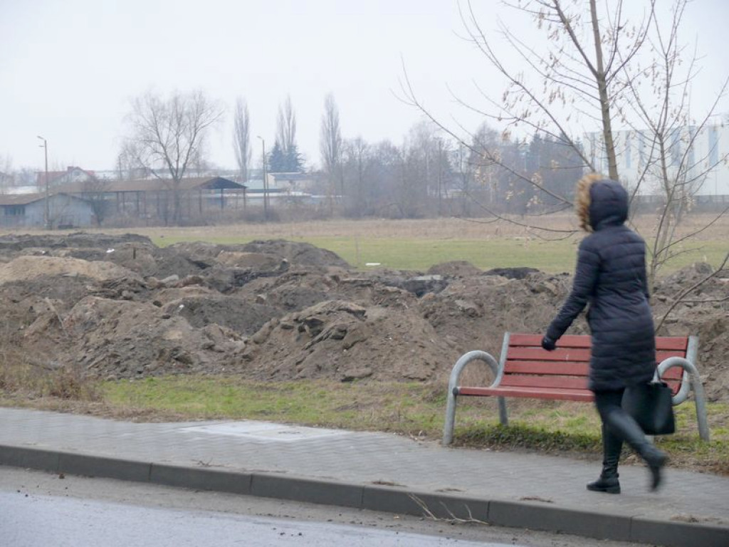 Co oznaczają hałdy ziemi przy Kaliskiej?