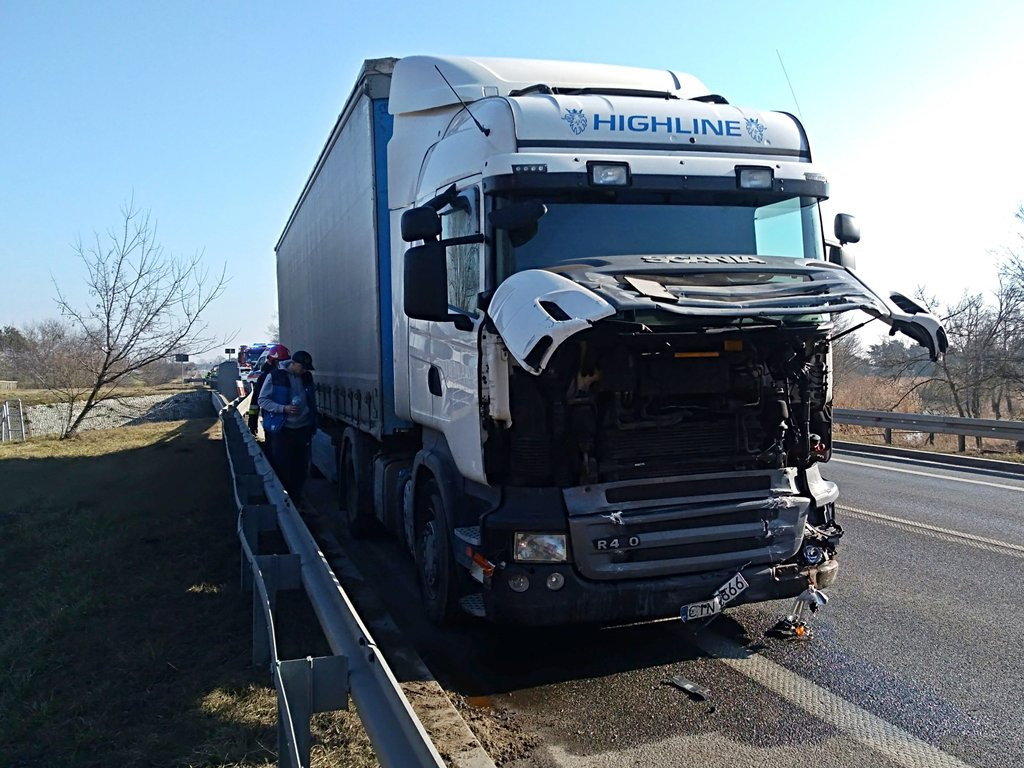 Wypadek przy moście w Maurzycach. Lądował śmigłowiec LPR