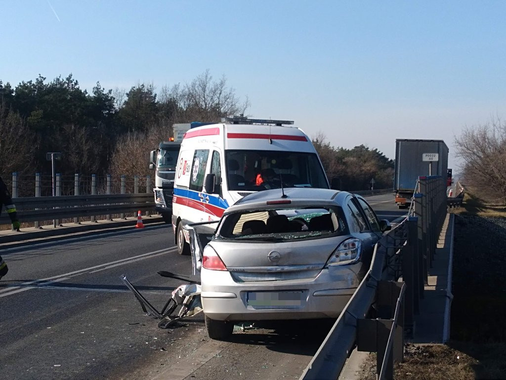 Wypadek przy moście w Maurzycach. Lądował śmigłowiec LPR