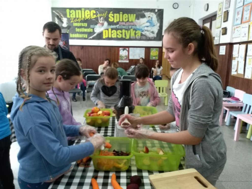 Ferie w MOK: Pyszny sok zdrowia doda