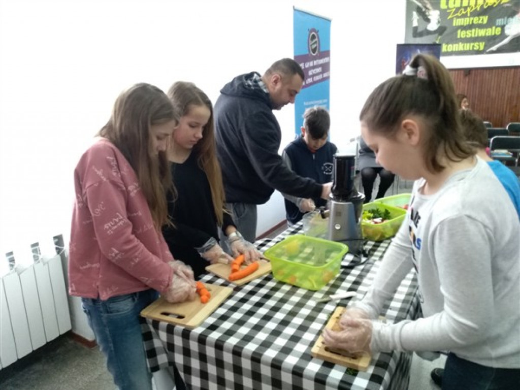 Ferie w MOK: Pyszny sok zdrowia doda